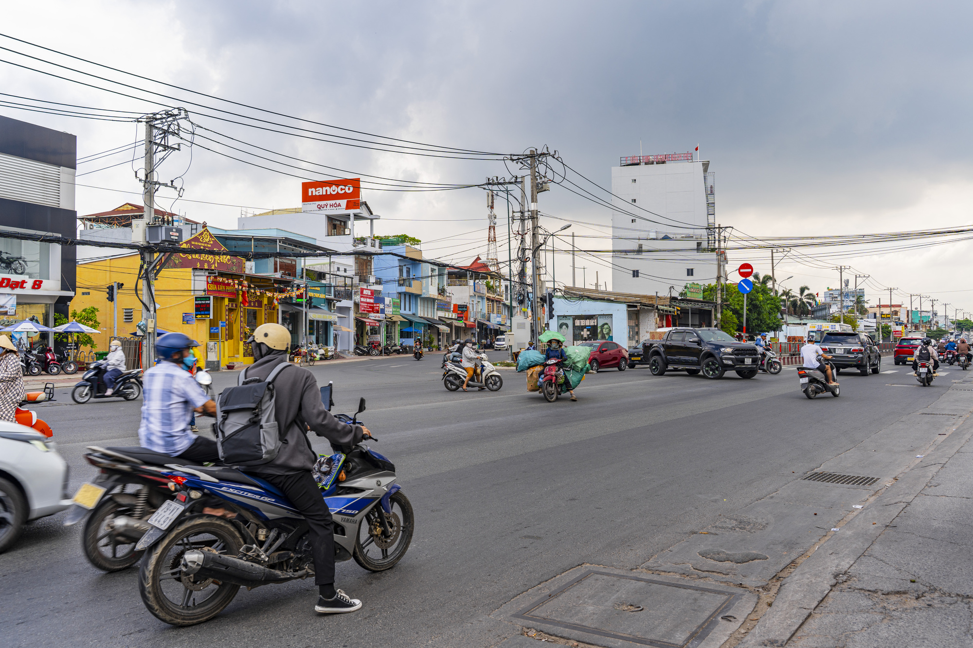 Cận cảnh tuyến đường cửa ngõ “đắt bậc nhất” TP.HCM: Mỗi m2 ngốn 3,3 tỷ đồng, hơn 20 năm “nằm trên giấy” sắp thành đại lộ 14 làn xe - Ảnh 6.