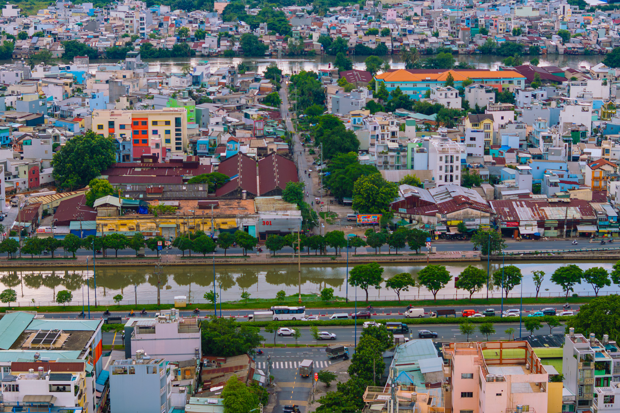Cận cảnh đại công trường cầu đường Bình Tiên 6.300 tỷ: Máy móc rầm rộ san lấp mặt bằng, BĐS khu Nam chờ trục kết nối mới  - Ảnh 9.